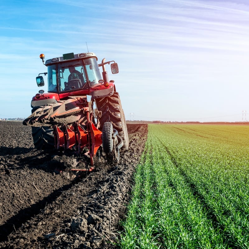 tractor-agricultural-machine-cultivating-field-960px